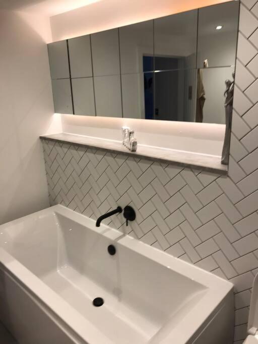 New Town House With *Free Allocated Parking* Apartment Brighton Exterior photo
